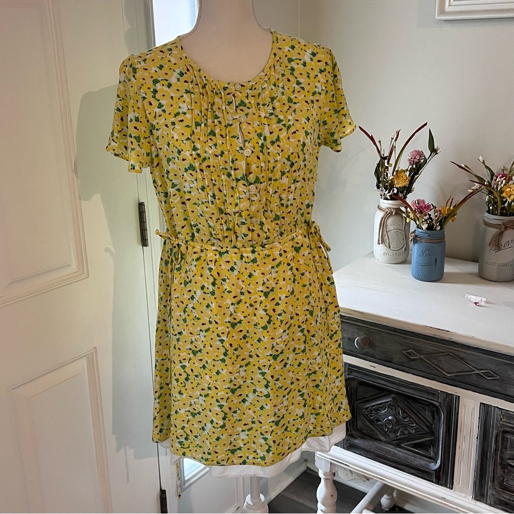 Loft Floral Pintucked Side Tie Dress yellow size medium liner shows underneath - Picture 2 of 11